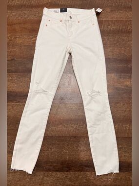 GAP White True Skinny Jeans 25 Regular Mid Rise Distressed Raw Hem NWT